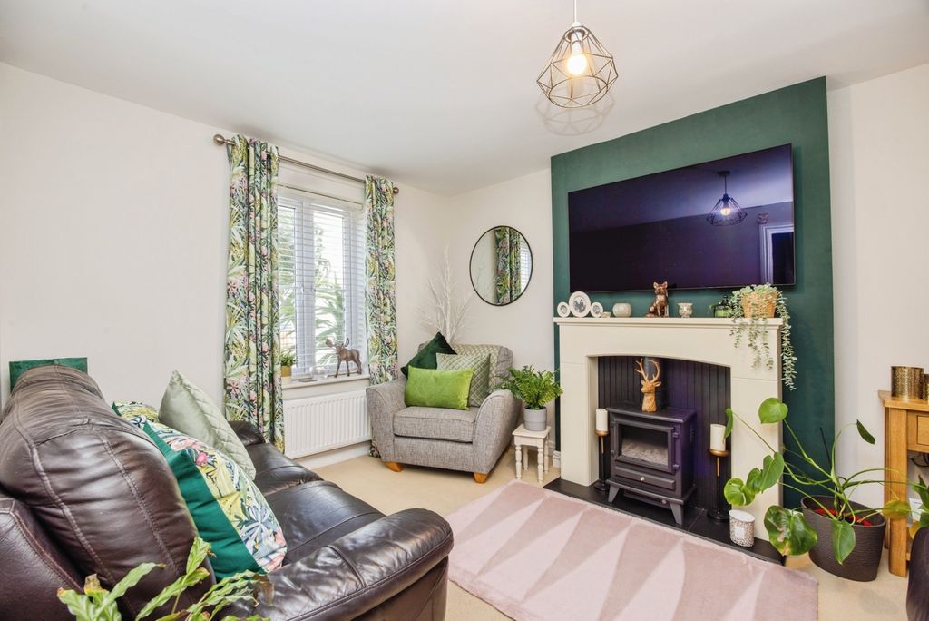 Property photo 2 of 16 Photo