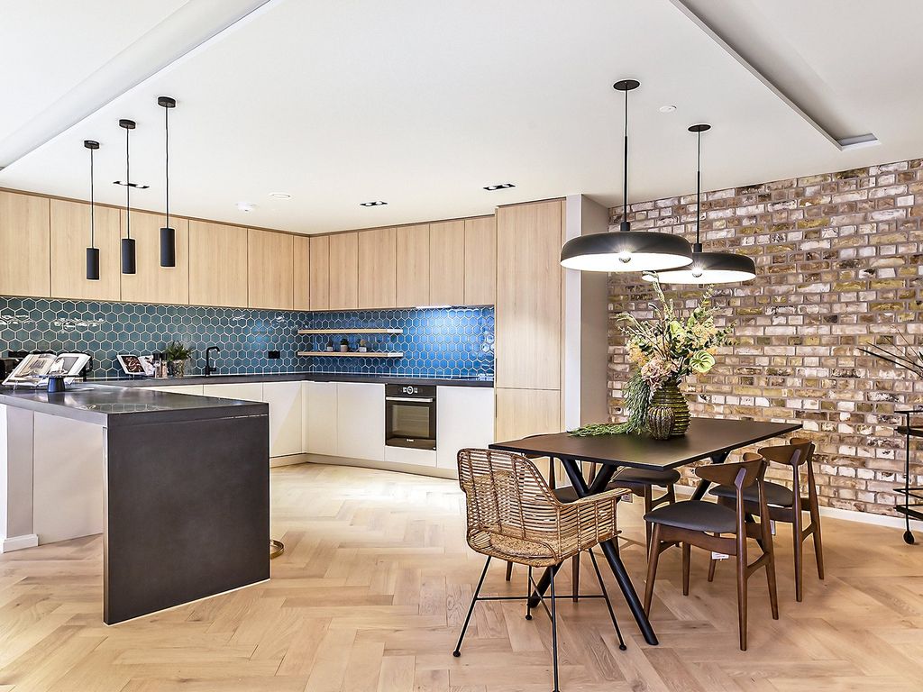 Property photo 2 of 20 Floral Street