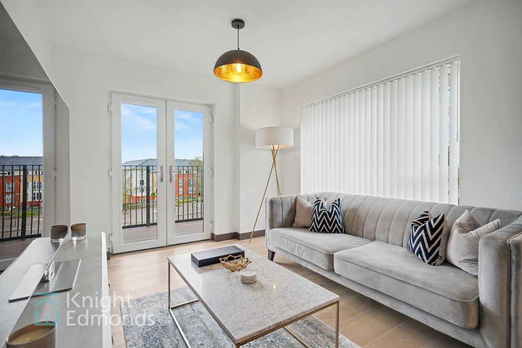 Property photo 2 of 13 Lounge