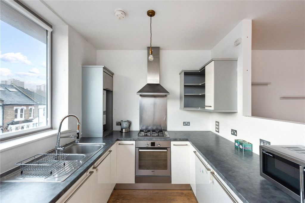 Property photo 3 of 11 Picture No. 10