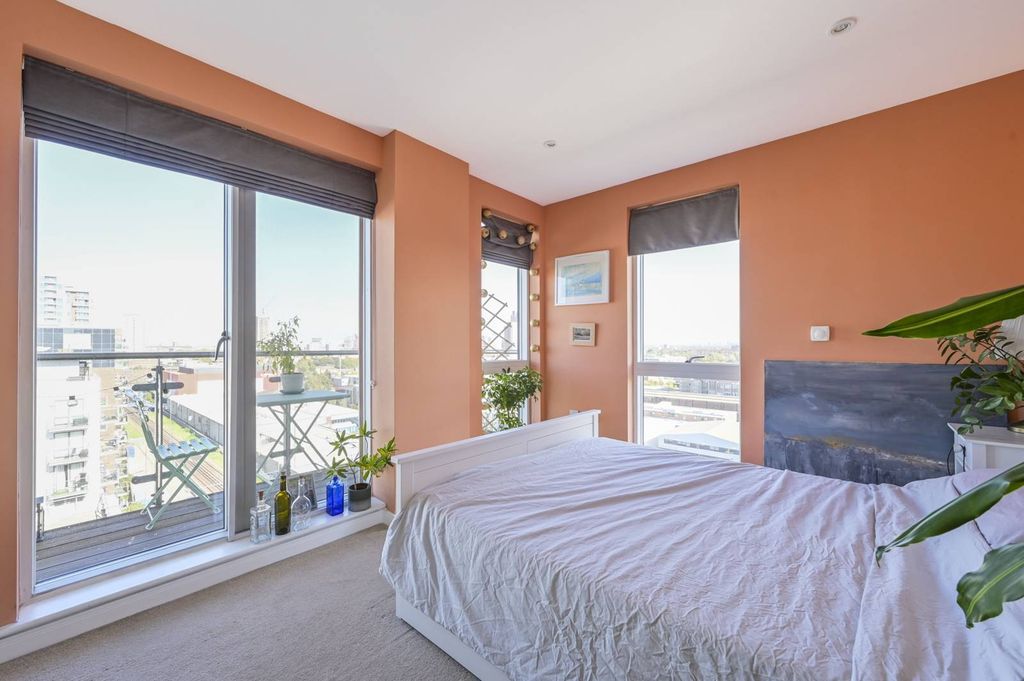 Property photo 3 of 12