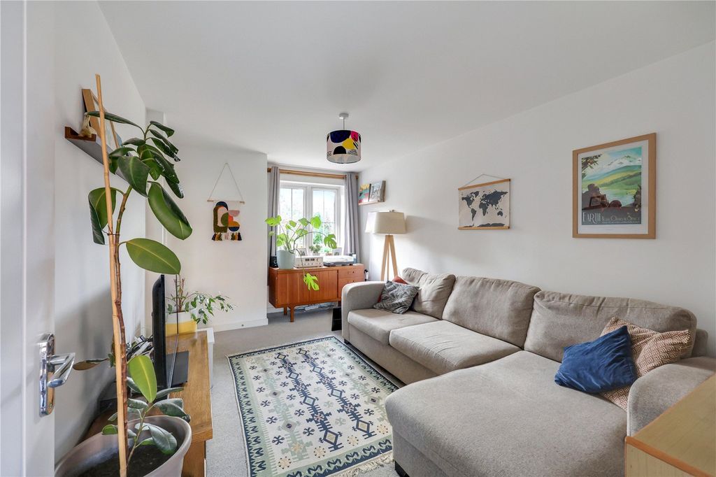 Property photo 2 of 18 Picture No. 15