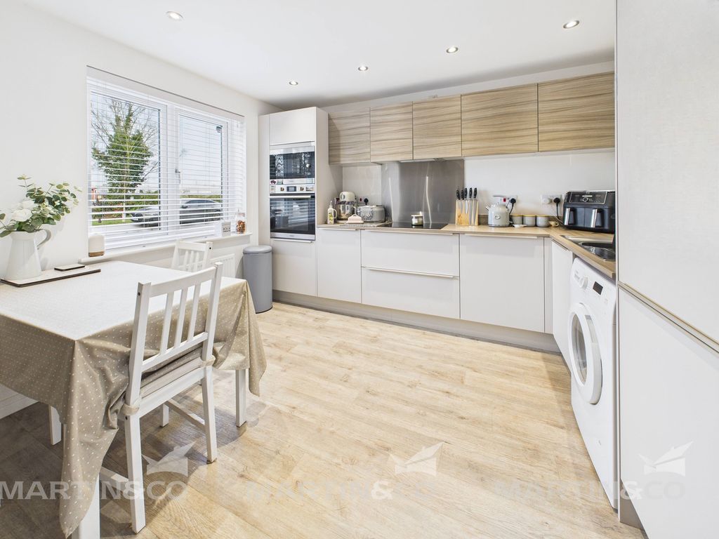 Property photo 2 of 10 Cam02406G0-Pr0551-Still006