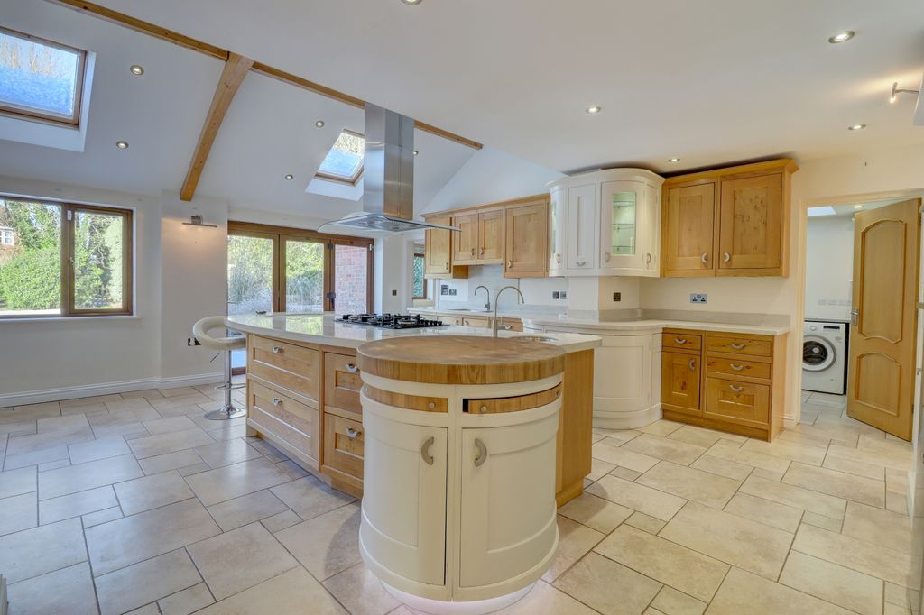 Property photo 2 of 24 Picture No. 08