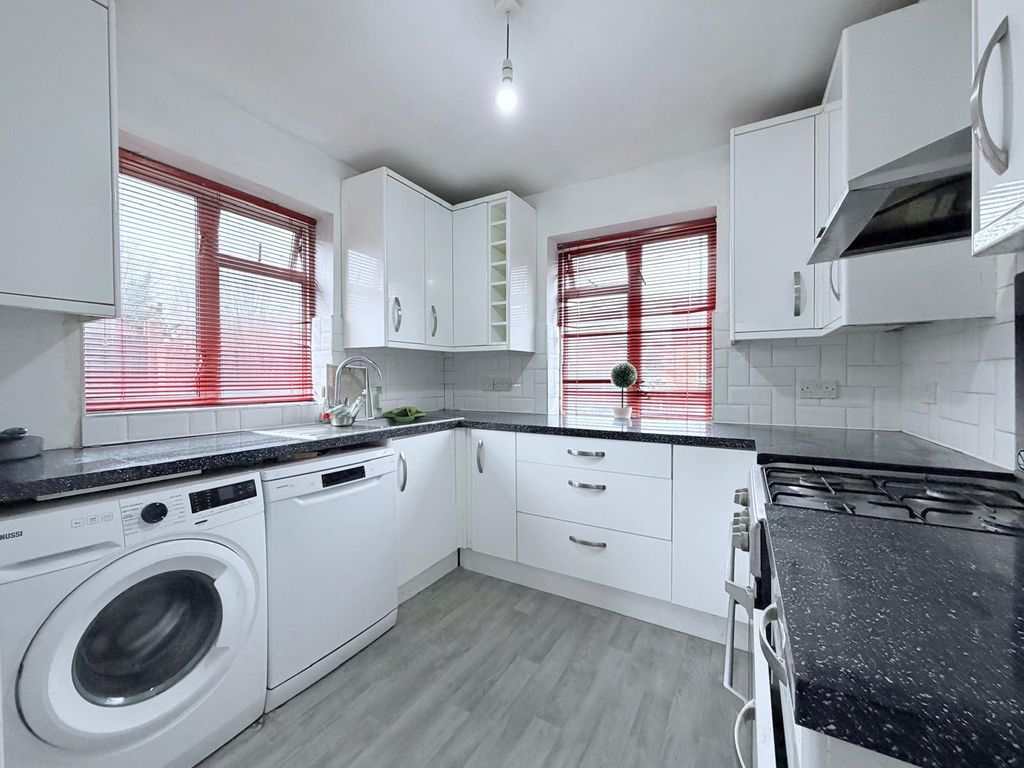 Property photo 2 of 6 Kitchen