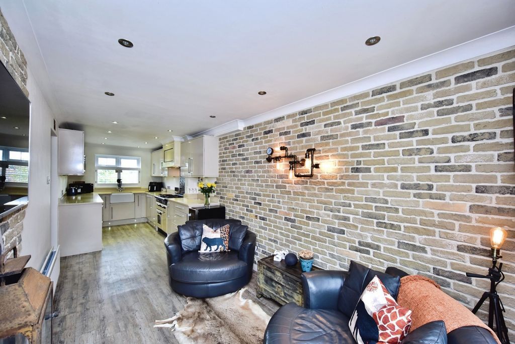 Property photo 3 of 19 Pbox-Img.Jpg
