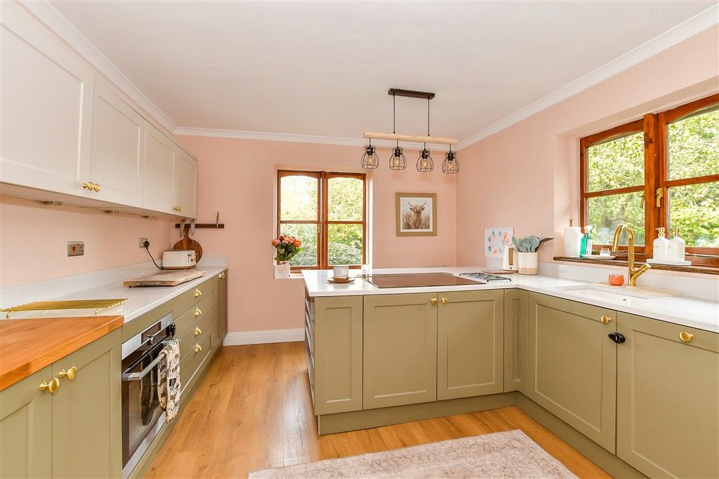 Property photo 3 of 21 Kitchen