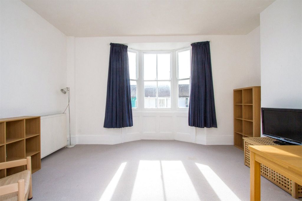 Property photo 2 of 12 Picture No. 28