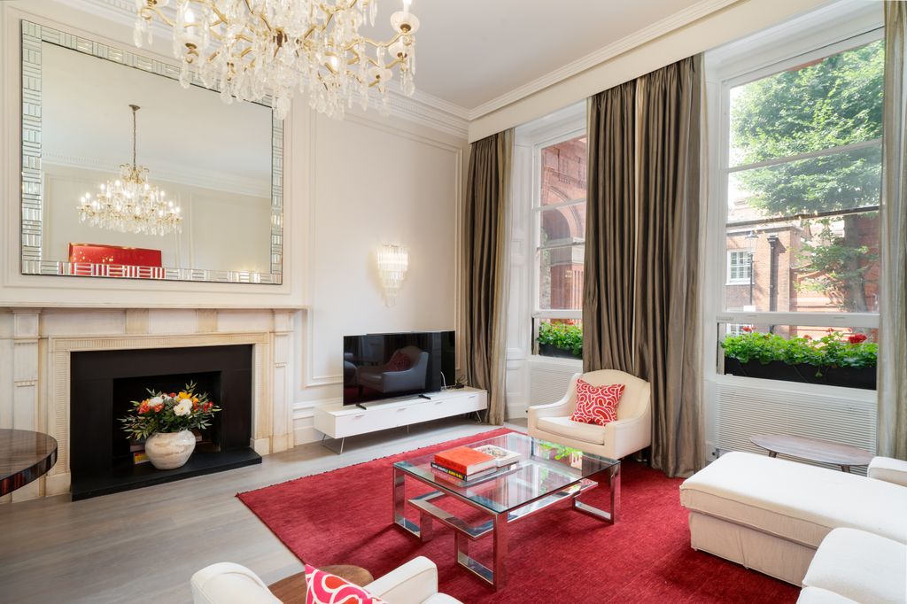 Property photo 1 of 20 Sitting Room