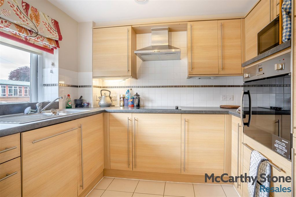 Property photo 3 of 24 8692089-Interior01.Jpg