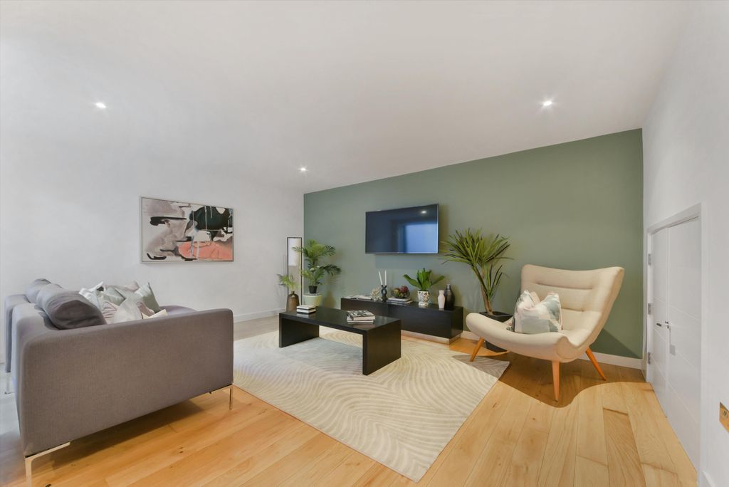 Property photo 2 of 16 Image