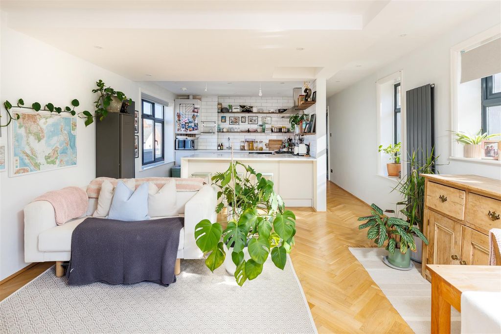 Property photo 3 of 20