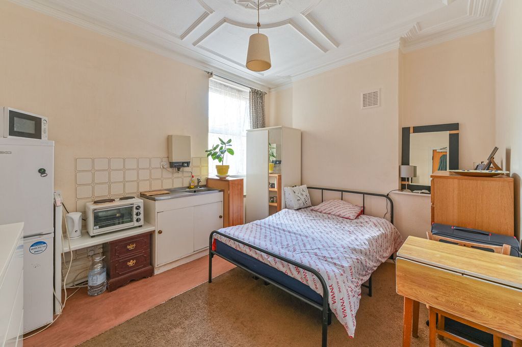 Property photo 3 of 21