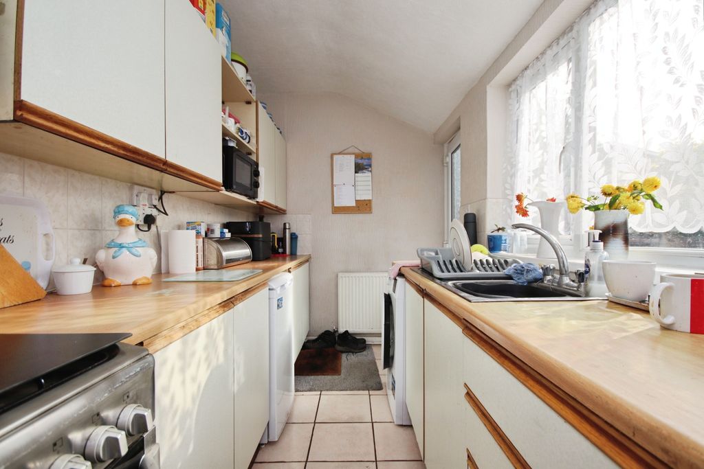 Property photo 2 of 8