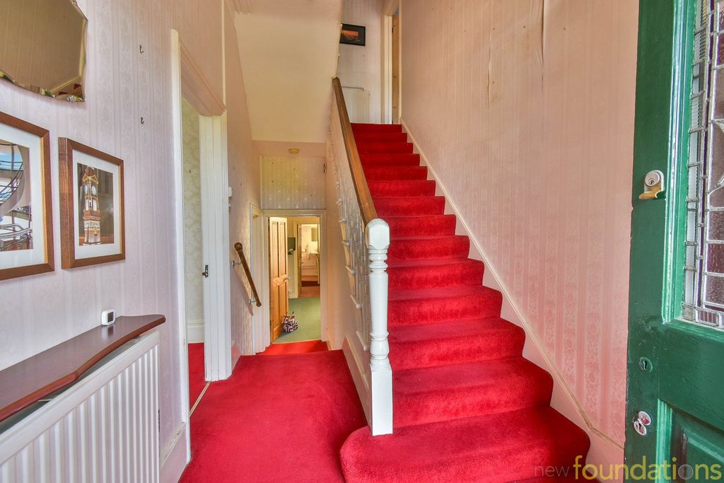 Property photo 3 of 20