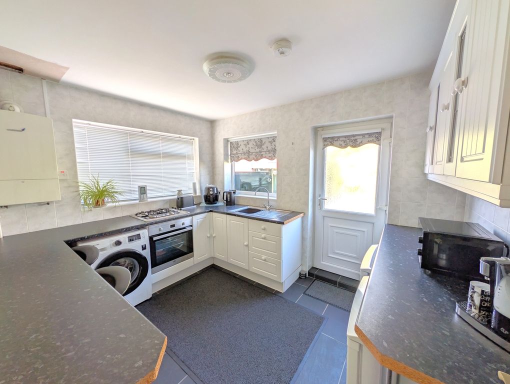 Property photo 3 of 14 Kitchen