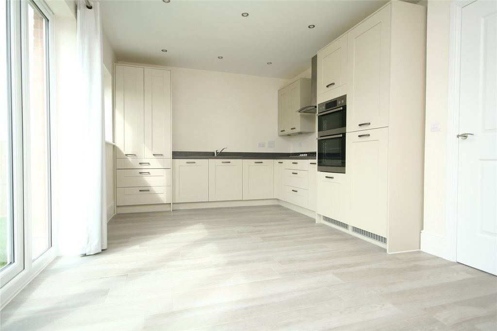 Property photo 1 of 20 Picture No. 08