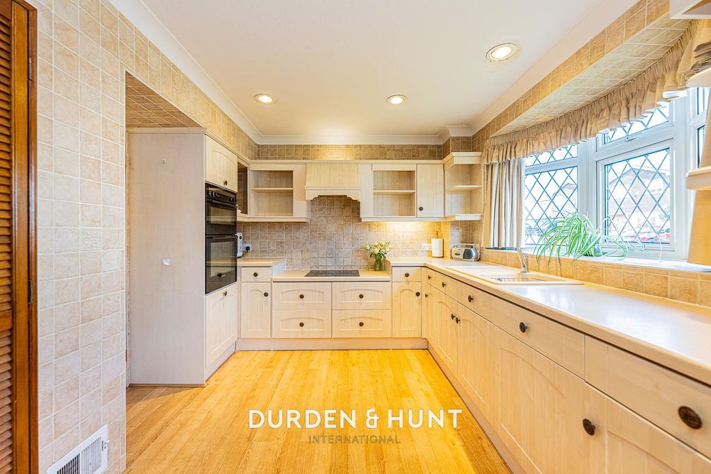 Property photo 3 of 34 Woolhampton-25.Jpg