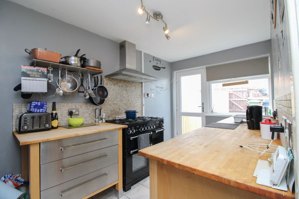 2 bed bungalow for saleHartside Crescent, Hanover Estate NE21 photo 4