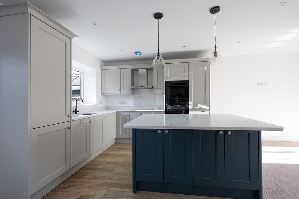 Property photo 3 of 17 4398042