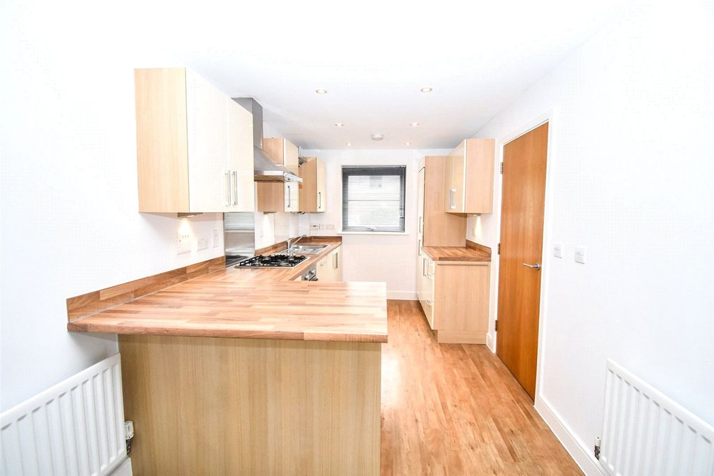 Property photo 2 of 12 Picture No. 27