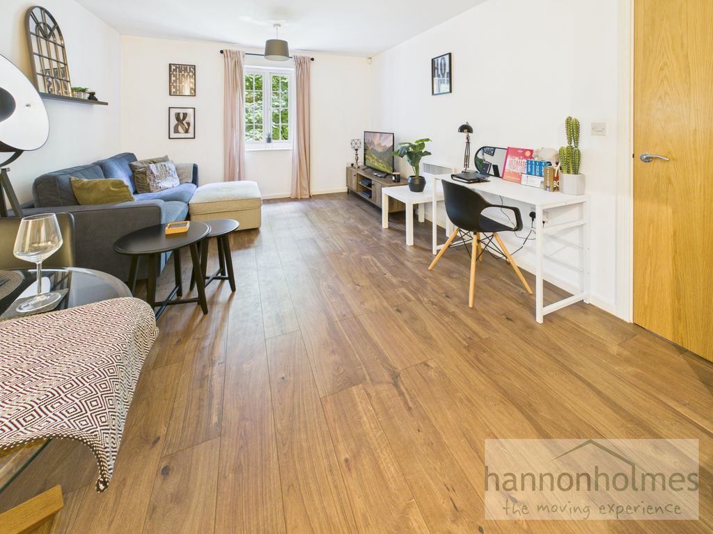 Property photo 3 of 13 Cam05283G0-Pr0203-Still001
