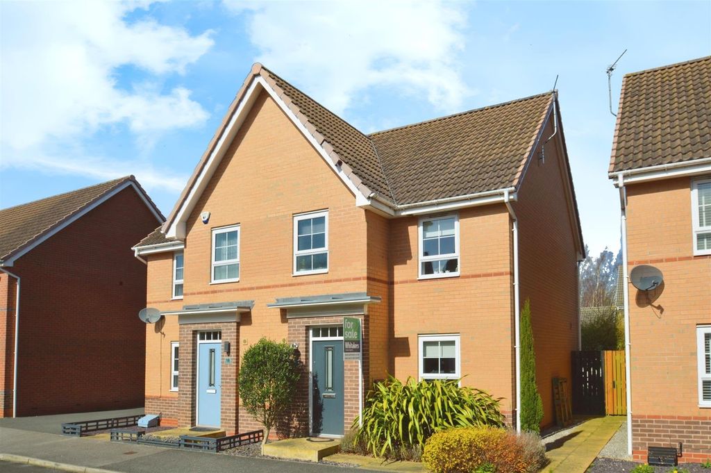 Property photo 1 of 17 Front External
