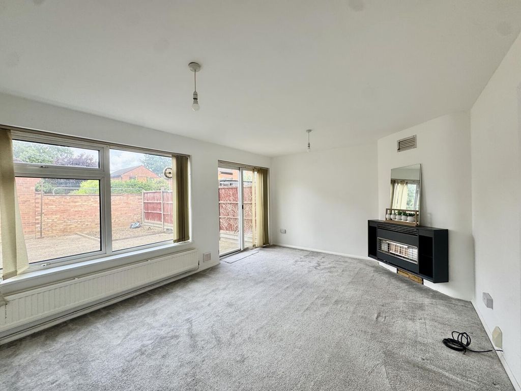 Property photo 3 of 10 Living Room