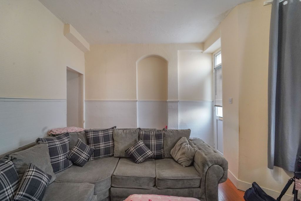 Property photo 3 of 20