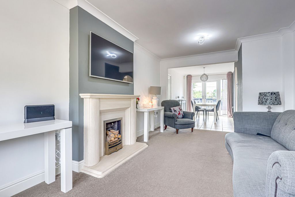Property photo 2 of 34