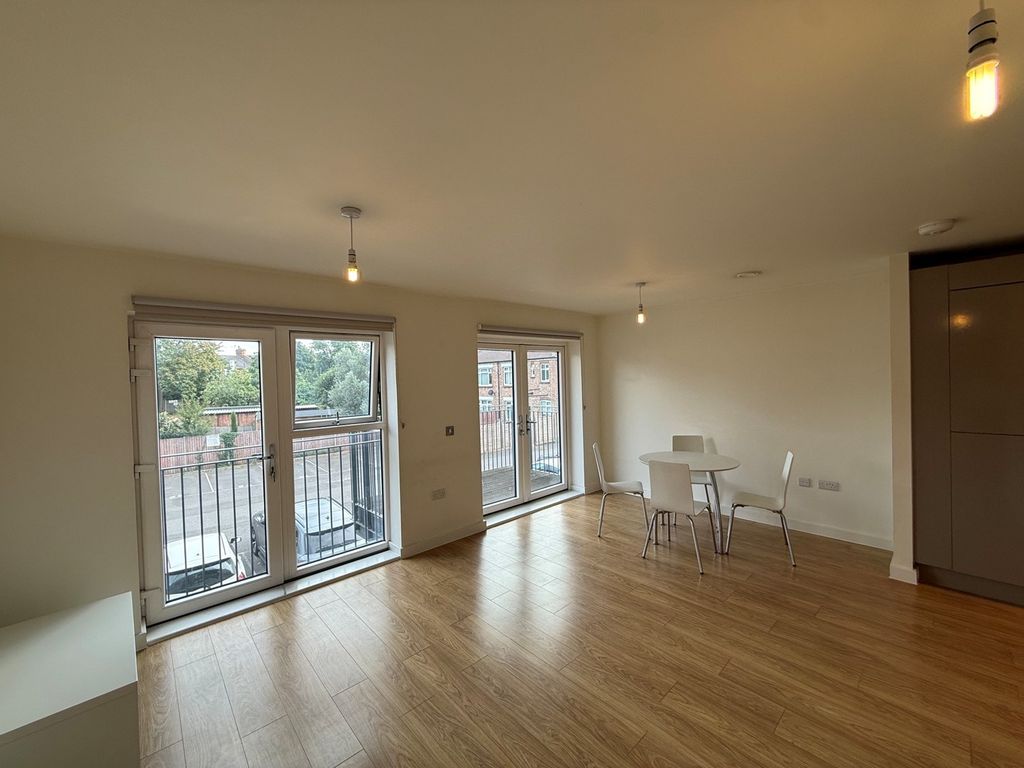 Property photo 1 of 11 Living Room