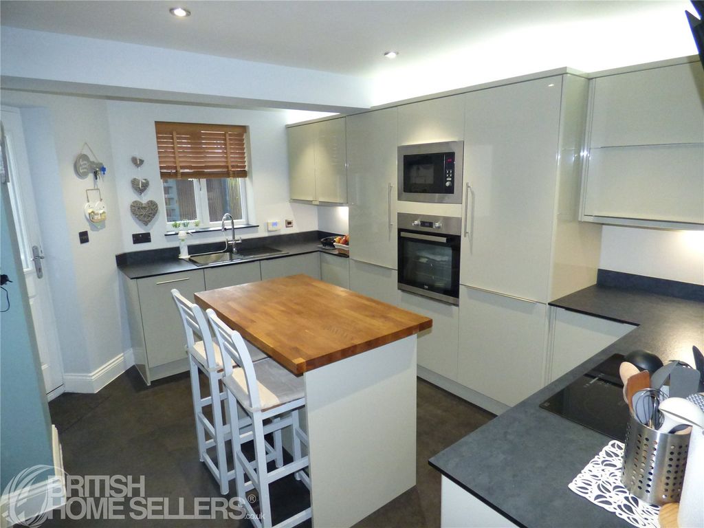 Property photo 2 of 18 Picture No. 12