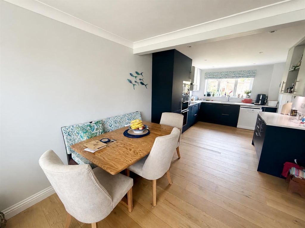 Property photo 2 of 25 9BA7EE1E-6753-48C8-8681-C0766Deed0B6.Png