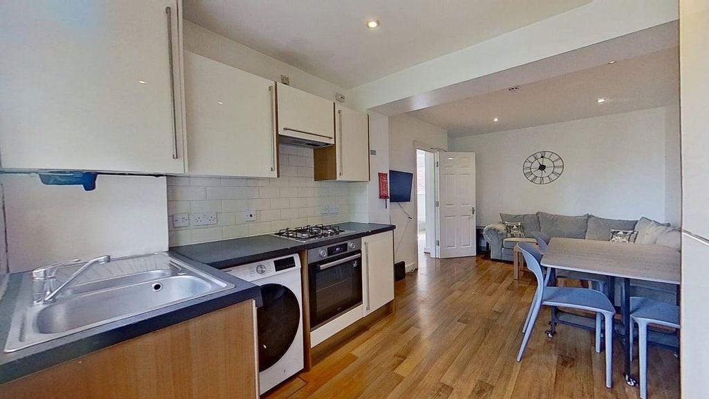 Property photo 3 of 21