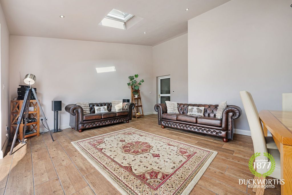 Property photo 1 of 33