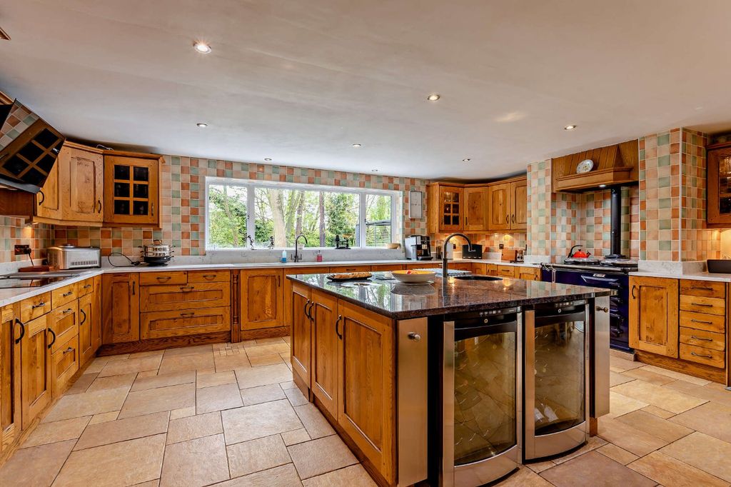 Property photo 3 of 27 Picture No. 24