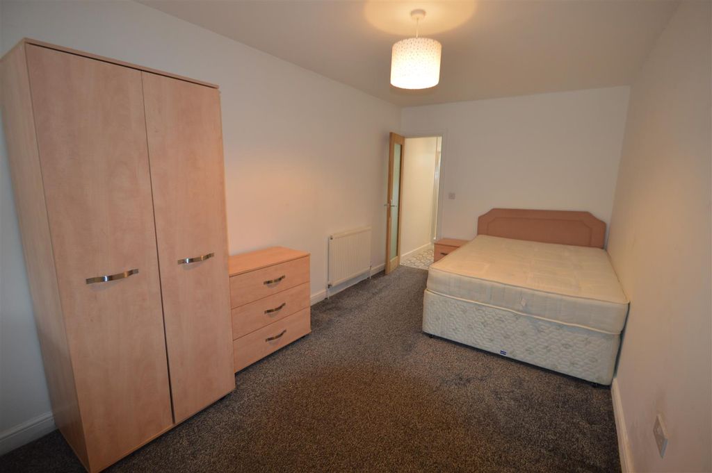 Property photo 1 of 5 5 Drayton - Bed 2.Jpg