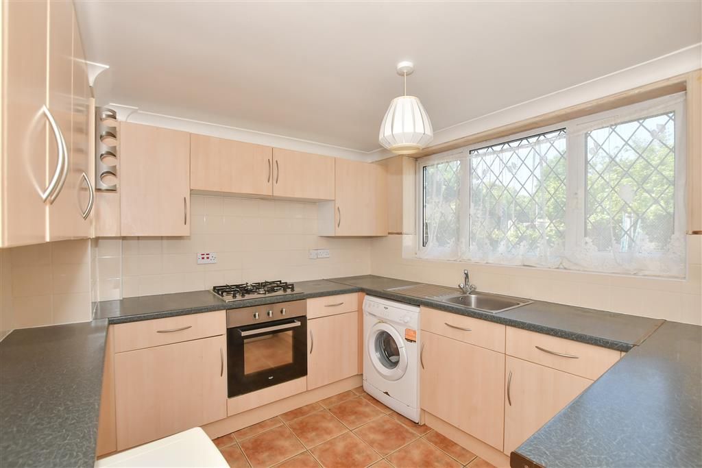 Property photo 2 of 7 Kitchen