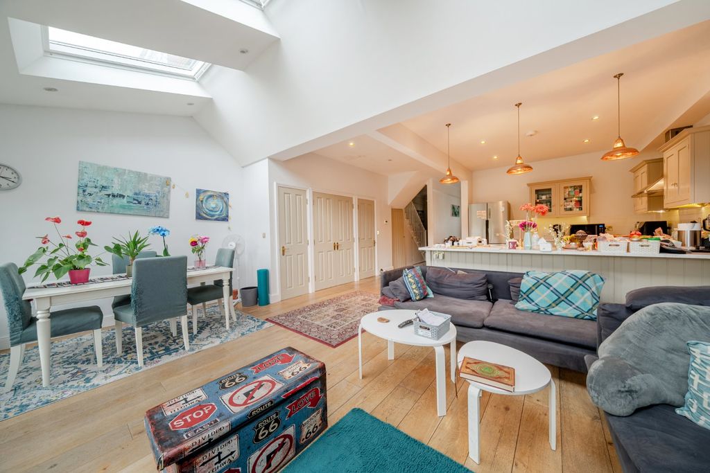 Property photo 2 of 11 Picture No. 12