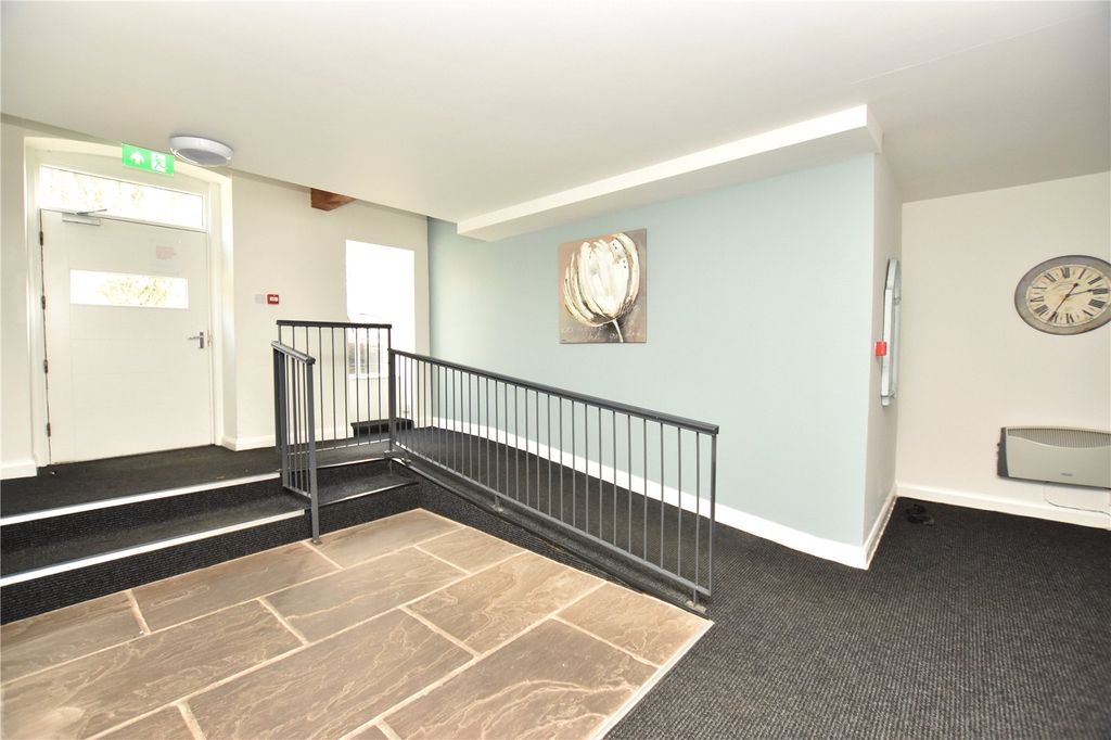 Property photo 3 of 23 Entrance
