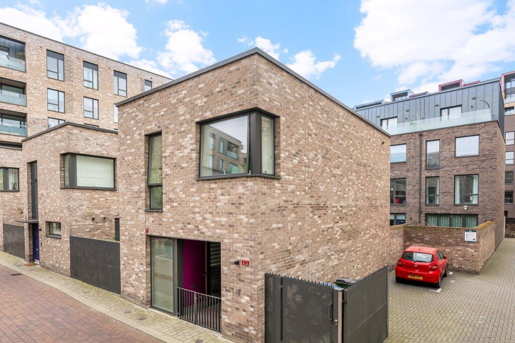 Property photo 1 of 17