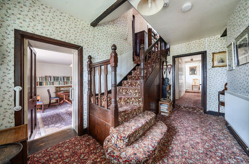 Property photo 3 of 14 Entrance Hallway