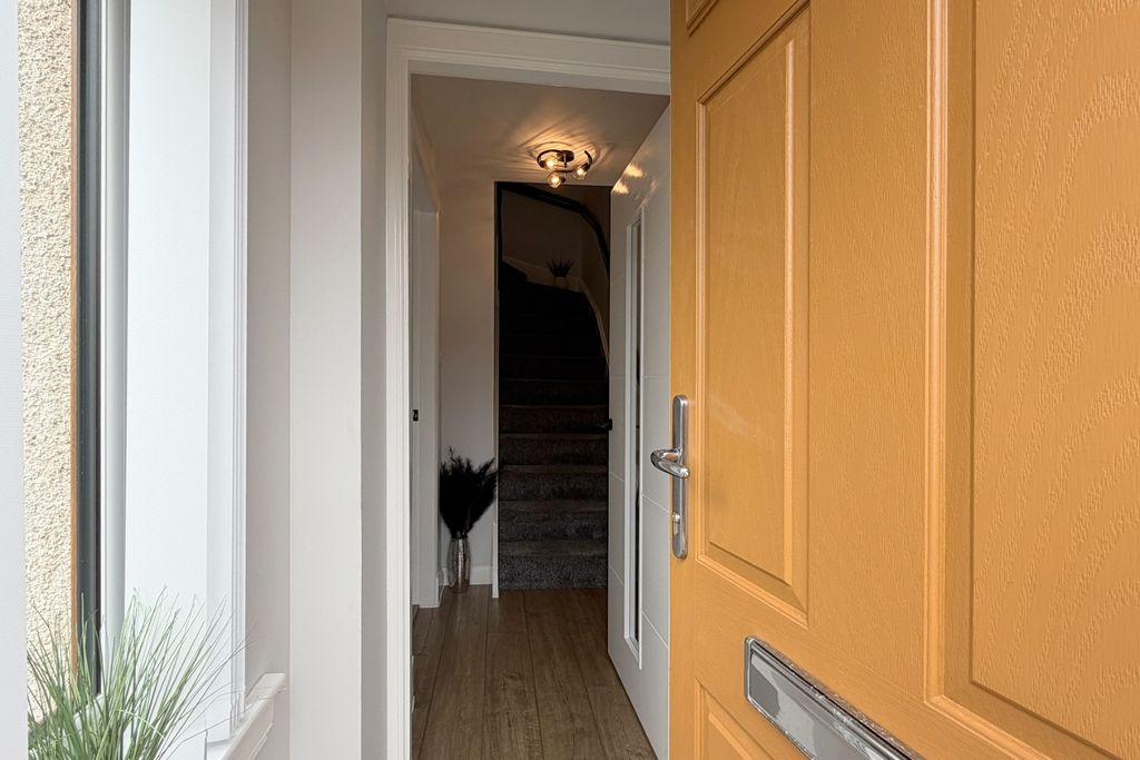 Property photo 3 of 35