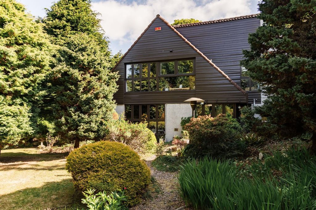 Property photo 1 of 32