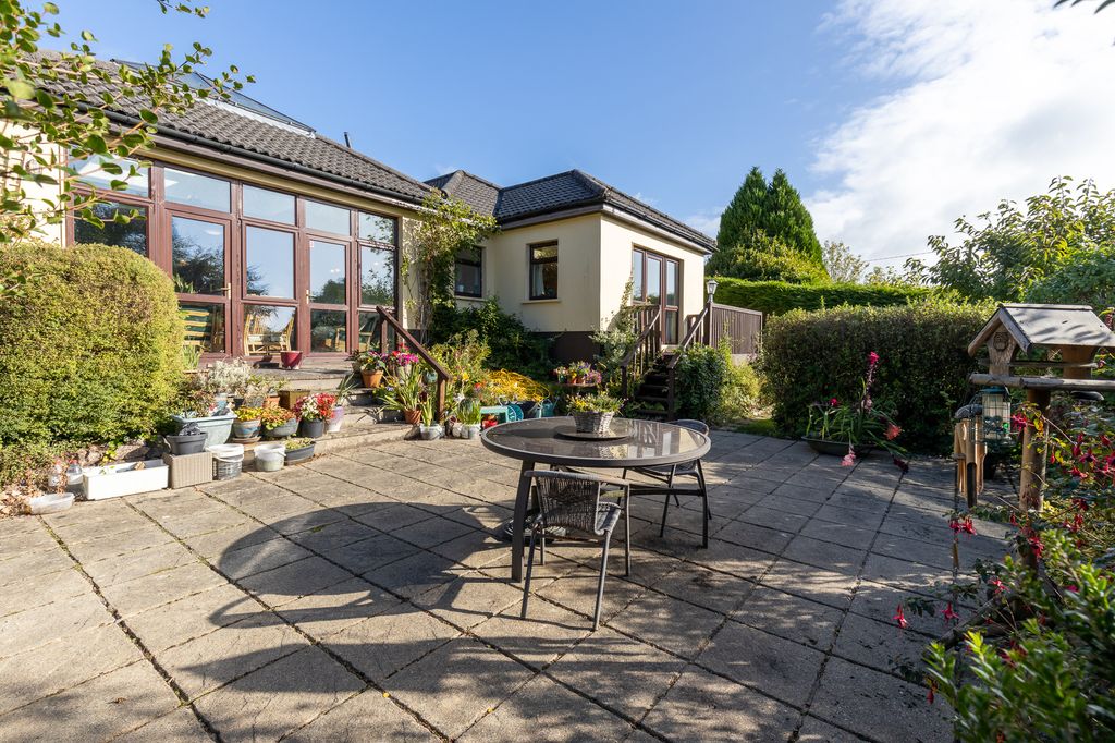 Property photo 2 of 33