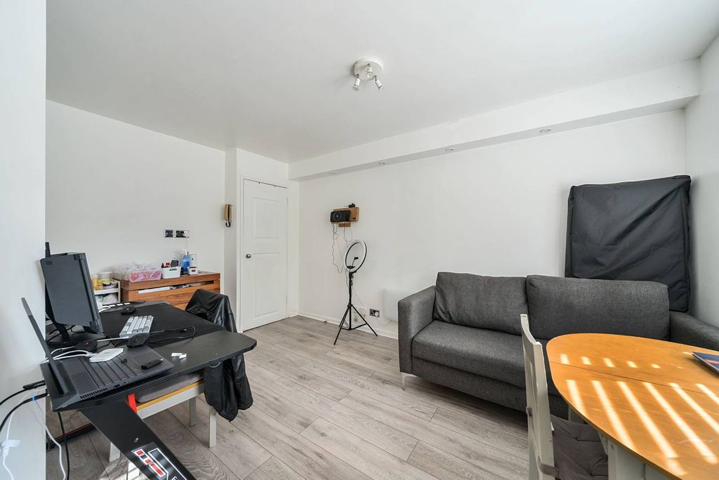 Property photo 2 of 6
