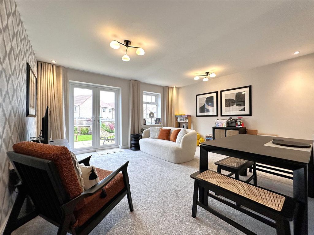 Property photo 2 of 24 Large Lounge/Diner 830