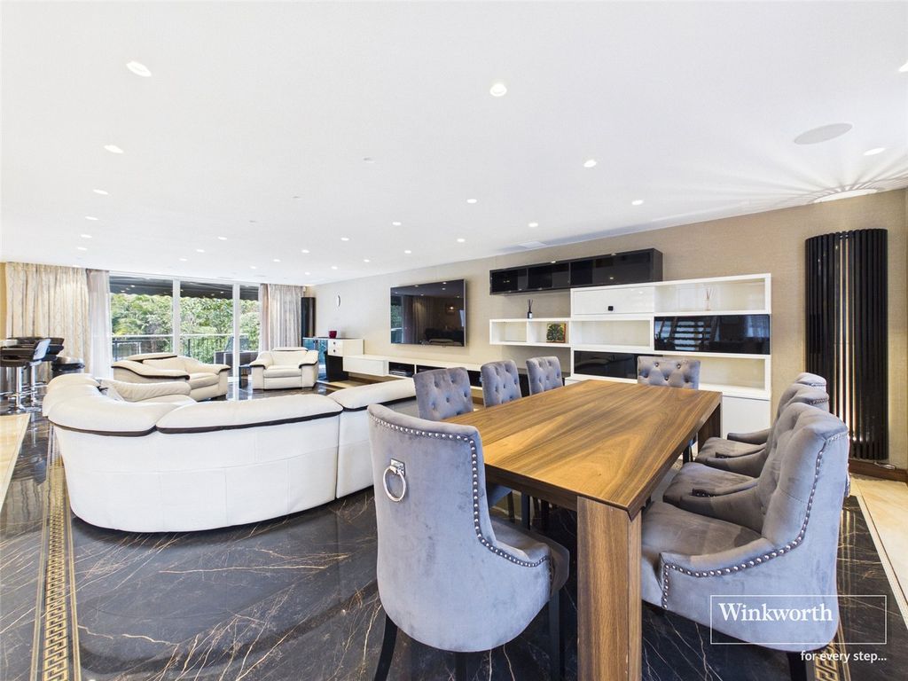 Property photo 3 of 31 Picture No. 15