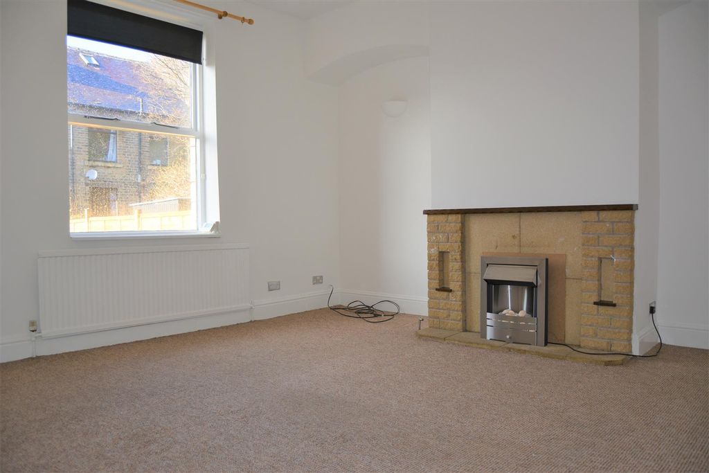 Property photo 3 of 8 Lounge