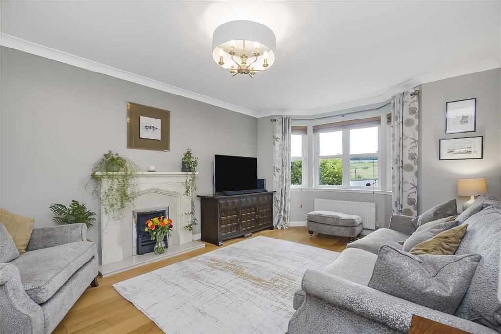 Property photo 3 of 33